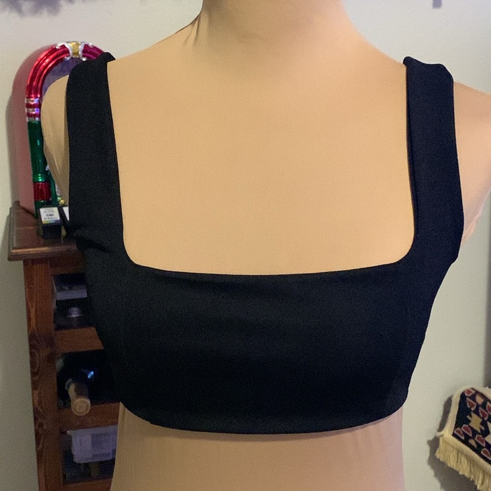 Crop Tops Size 2 - Picture 3 of 11